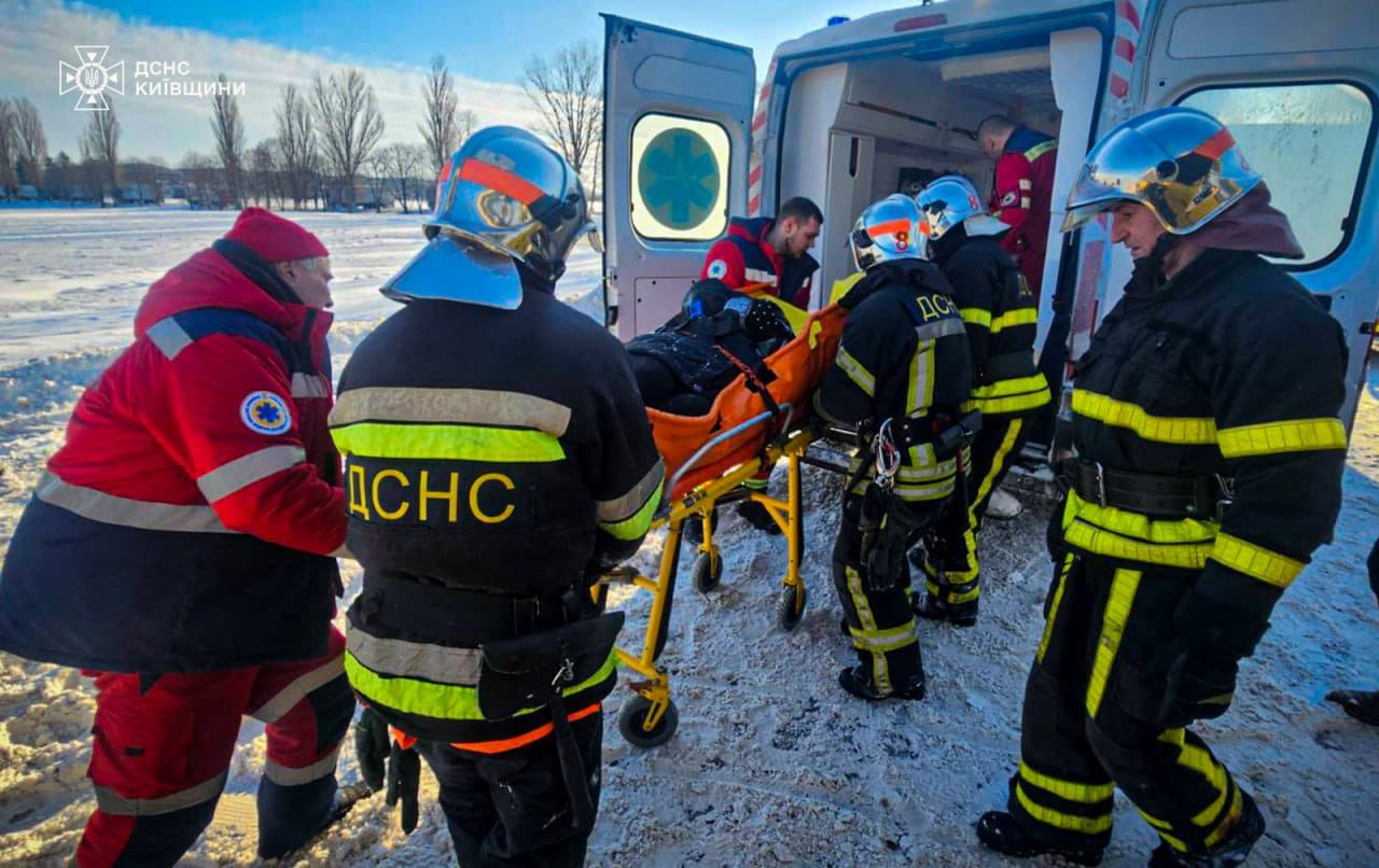 В Киевской области легковушка столкнулась со школьным автобусом: есть пострадавшие