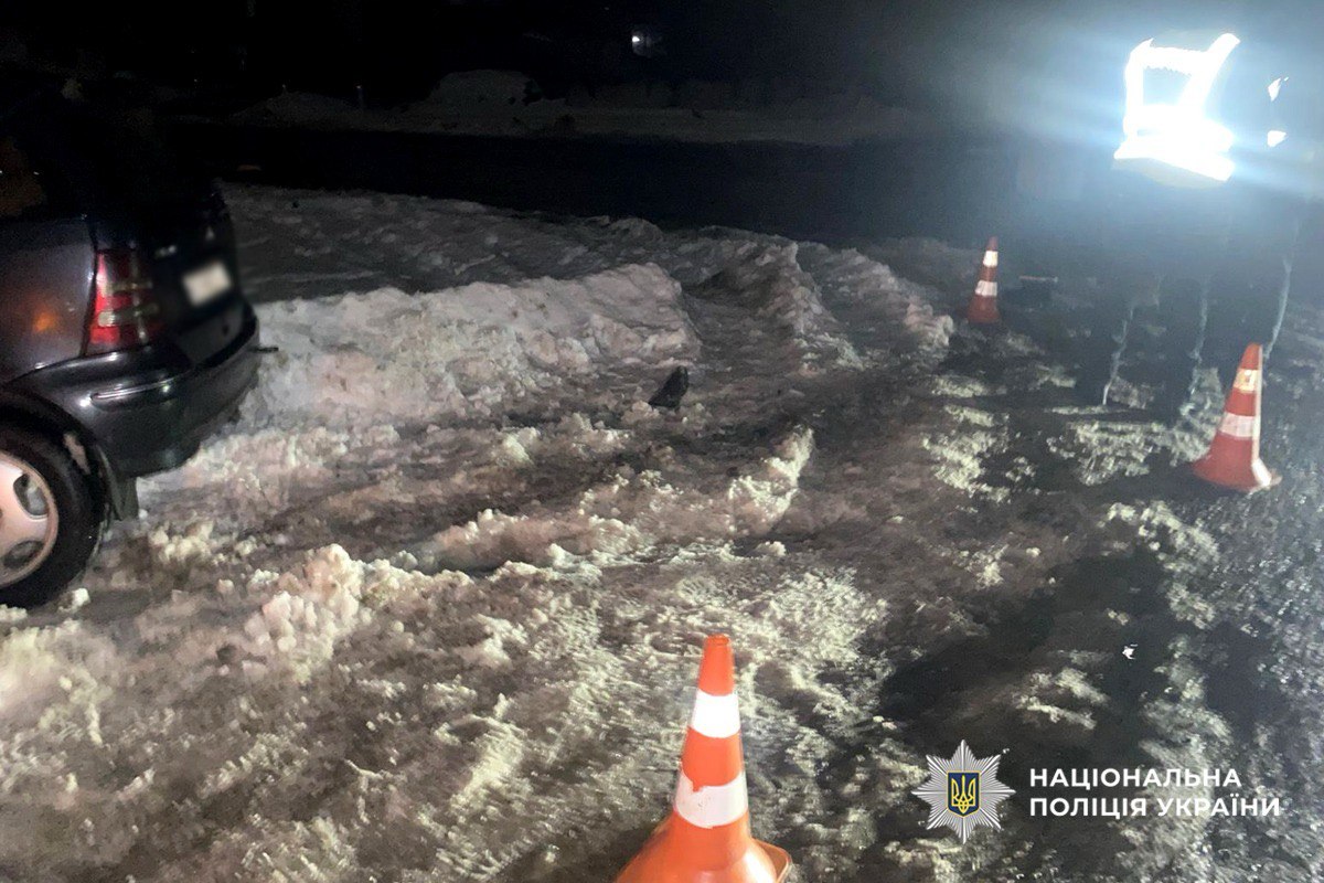 На Черкащині пʼяна водійка збила пішохода й намагалася втекти, але застрягла в снігу