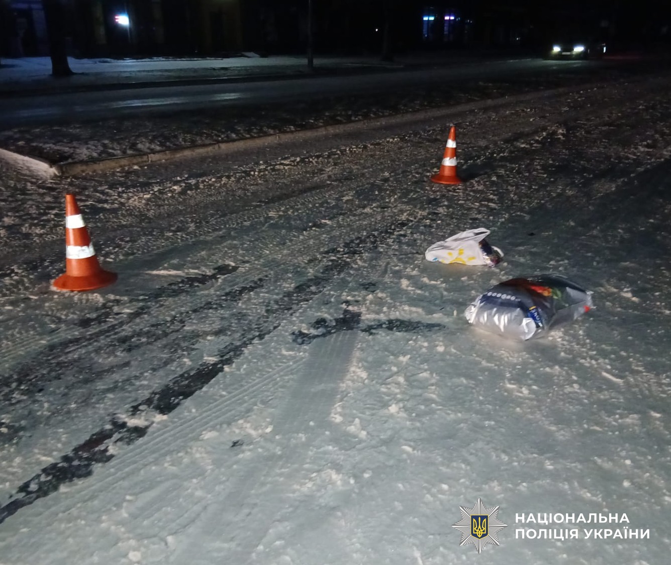 В Кировоградской области водитель Mercedes сбил двух человек на переходе и скрылся: женщина умерла в "скорой"