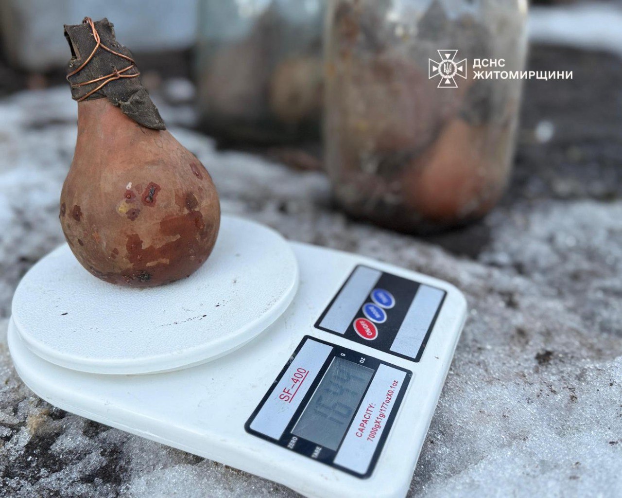 В Житомире в частном дворе нашли 15 кг ртути