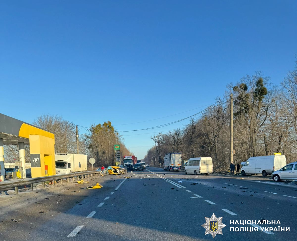 Смертельна ДТП на Вінниччині: легковик перетворився на купу металу